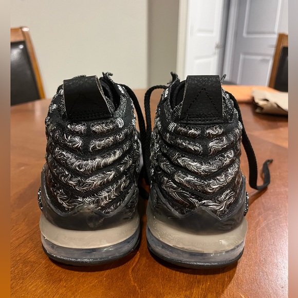 Lebron 17 Basketball Shoes - Picture 4 of 4